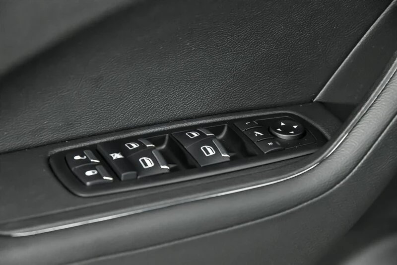 2021 Maserati Levante - Image 18 of 21