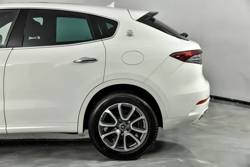 2021 Maserati Levante - Image 8 of 21