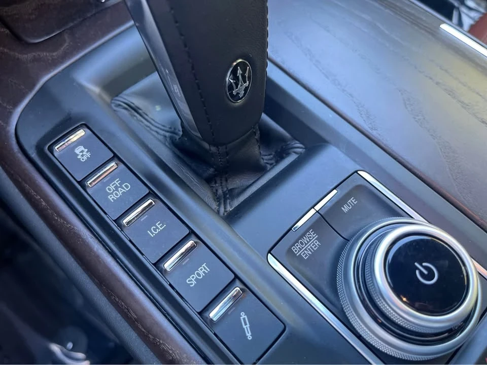 2021 Maserati Levante - Image 6 of 10