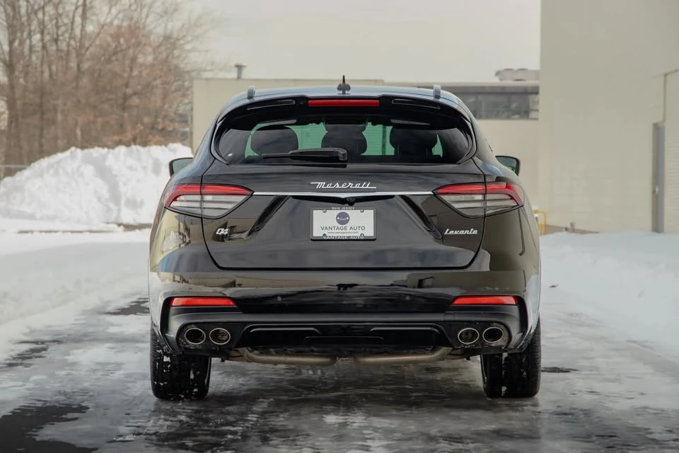 2021 Maserati Levante - Image 2 of 18