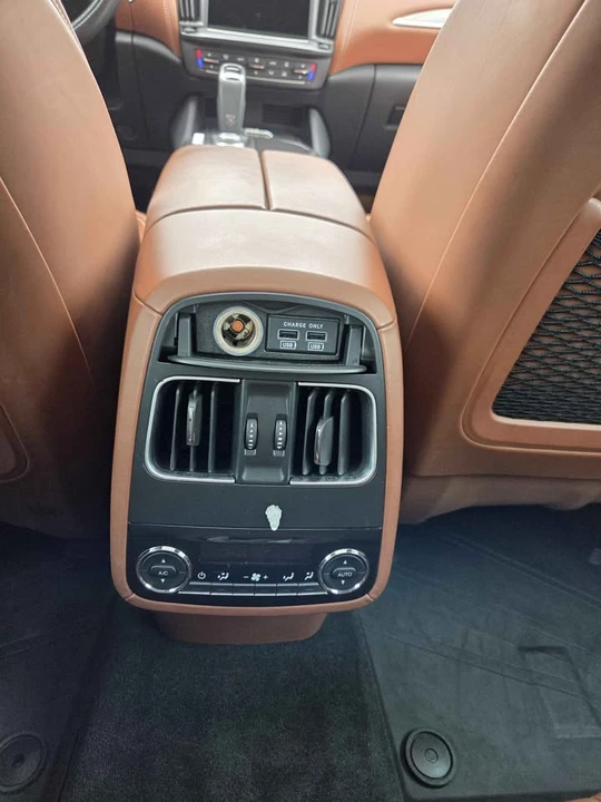 2021 Maserati Levante - Image 7 of 10