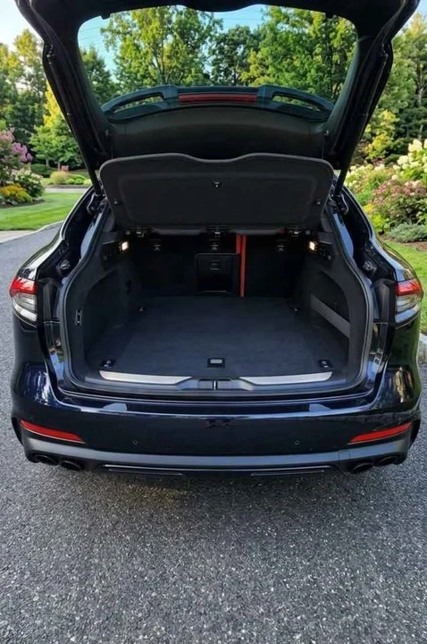 2021 Maserati Levante - Image 9 of 10
