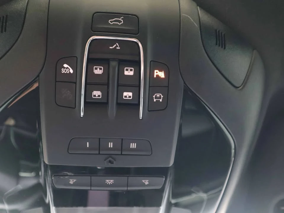 2021 Maserati Levante - Image 7 of 19