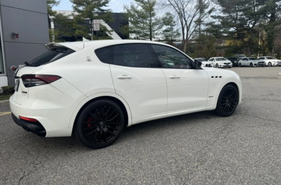 2021 Maserati Levante - Image 5 of 12