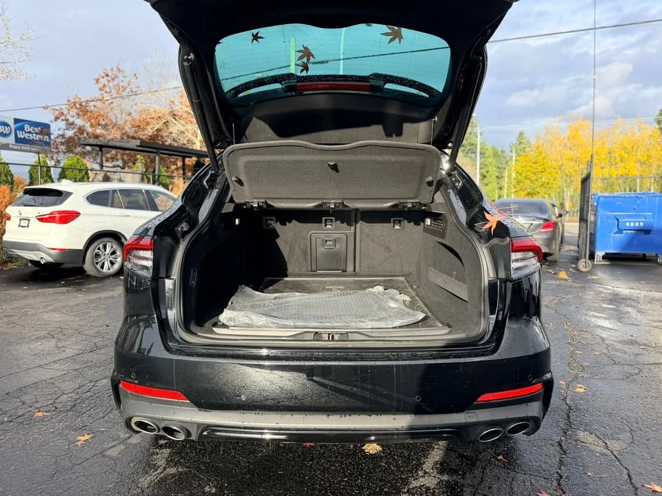 2021 Maserati Levante - Image 5 of 9