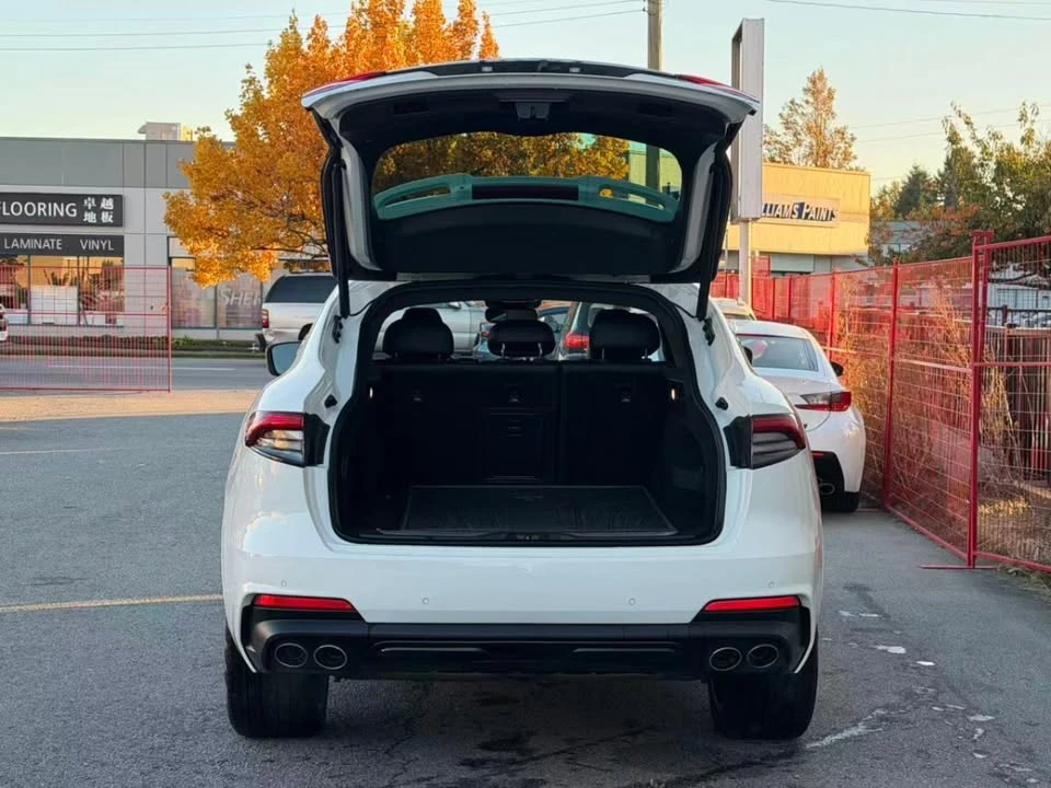 2021 Maserati Levante - Image 9 of 20