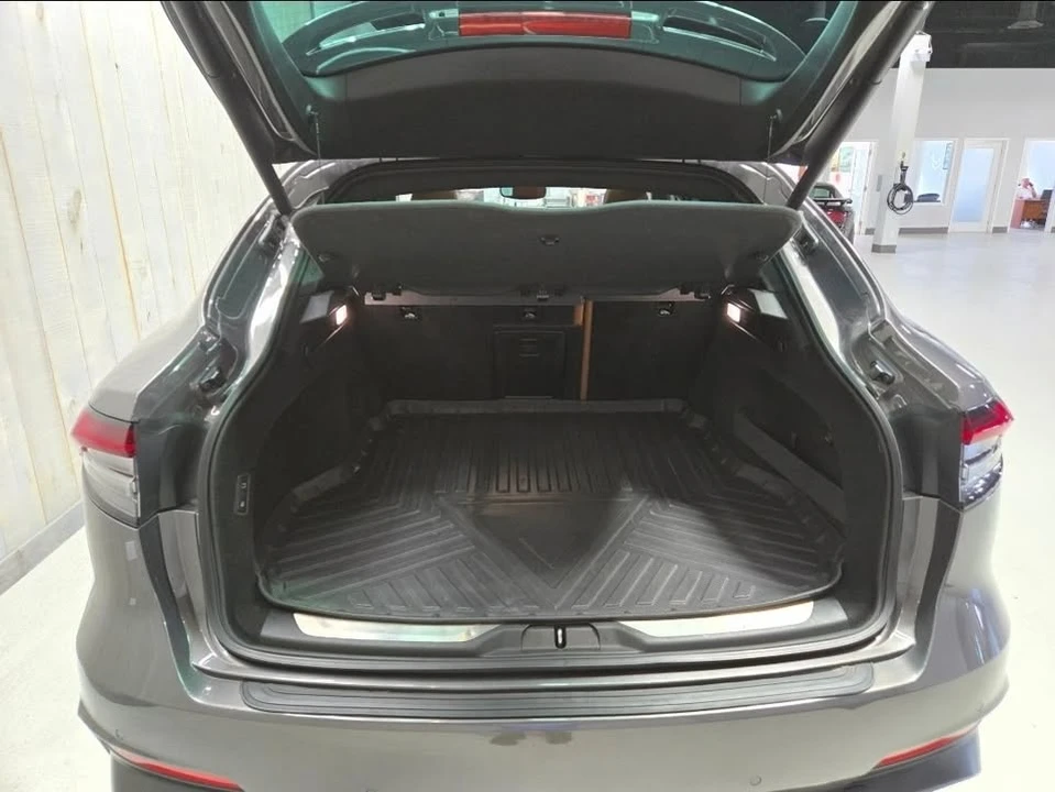2021 Maserati Levante GTS - Image 17 of 18
