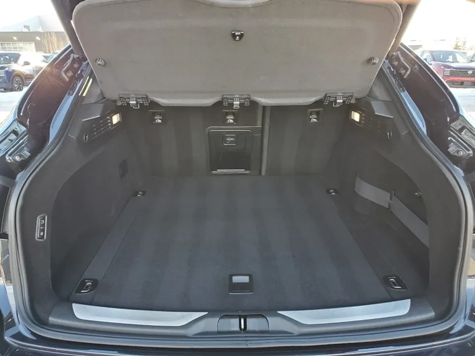 2021 Maserati Levante - Image 16 of 18