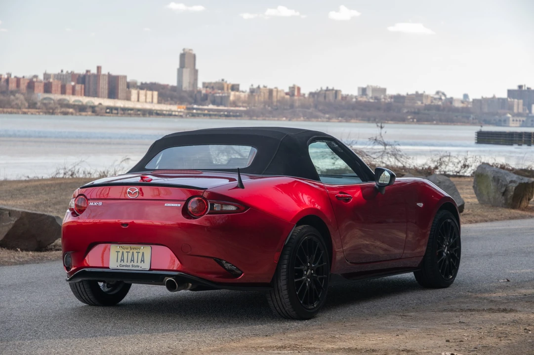 2021 Mazda ND MX-5 Miata - Image 16 of 31