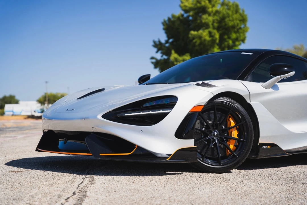 2021 McLaren 675LT - Image 7 of 31