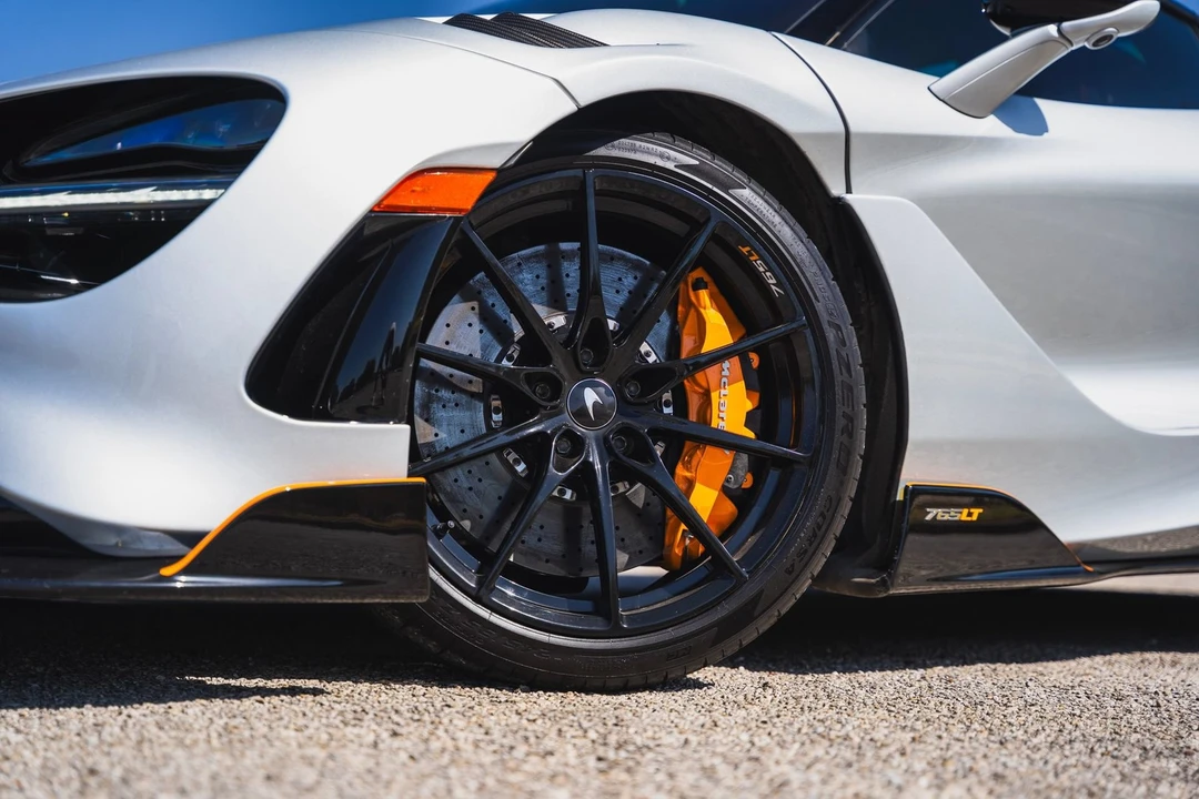 2021 McLaren 675LT - Image 8 of 31