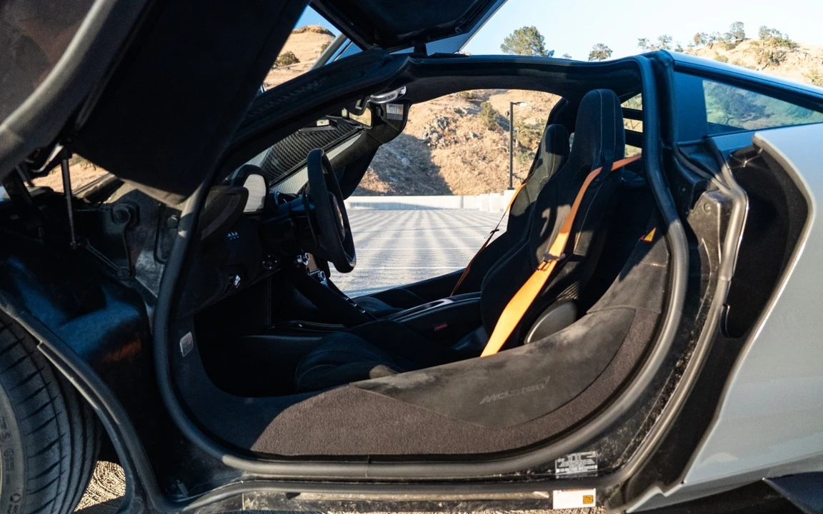 2021 McLaren 675LT - Image 2 of 31