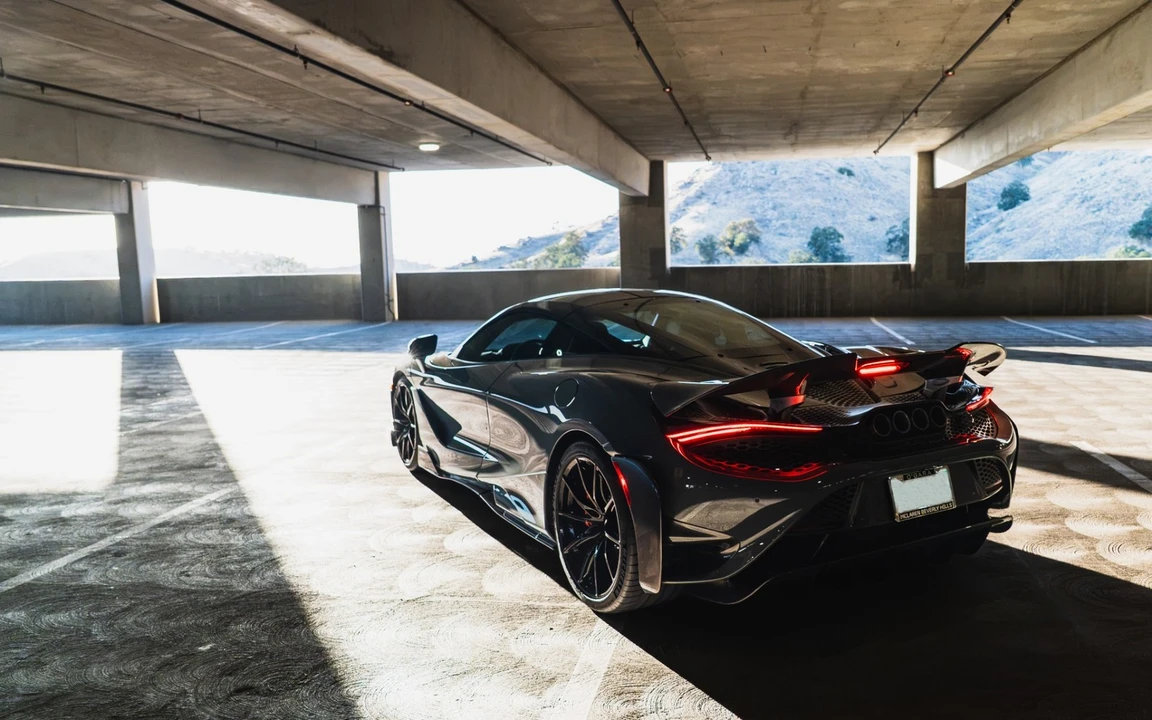 2021 McLaren 675LT - Image 14 of 31