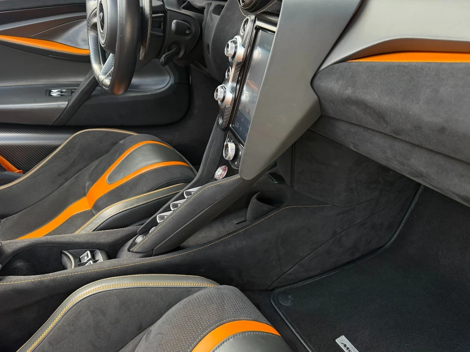 2021 McLaren 720S - Image 21 of 31