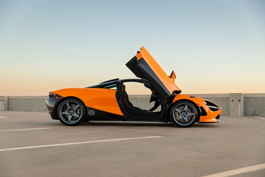 2021 McLaren 720S - Image 2 of 31