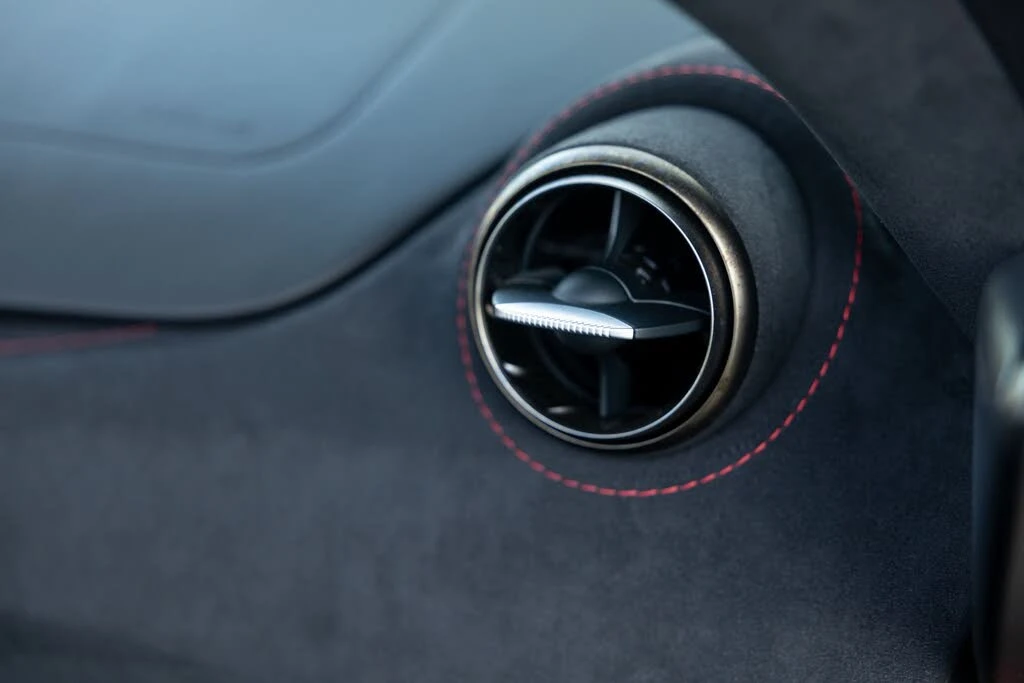 2021 McLaren 720S - Image 30 of 31