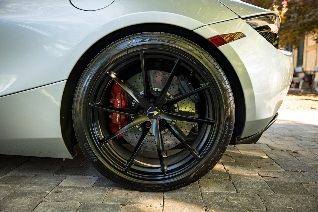 2021 McLaren 720S - Image 18 of 31