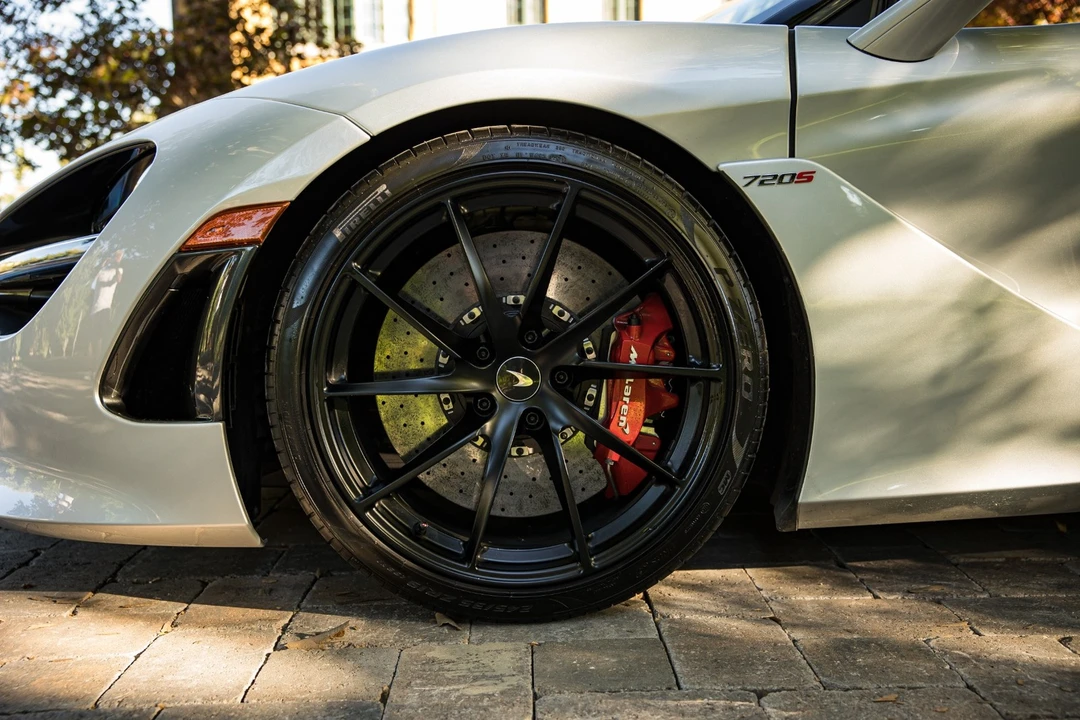 2021 McLaren 720S - Image 17 of 31