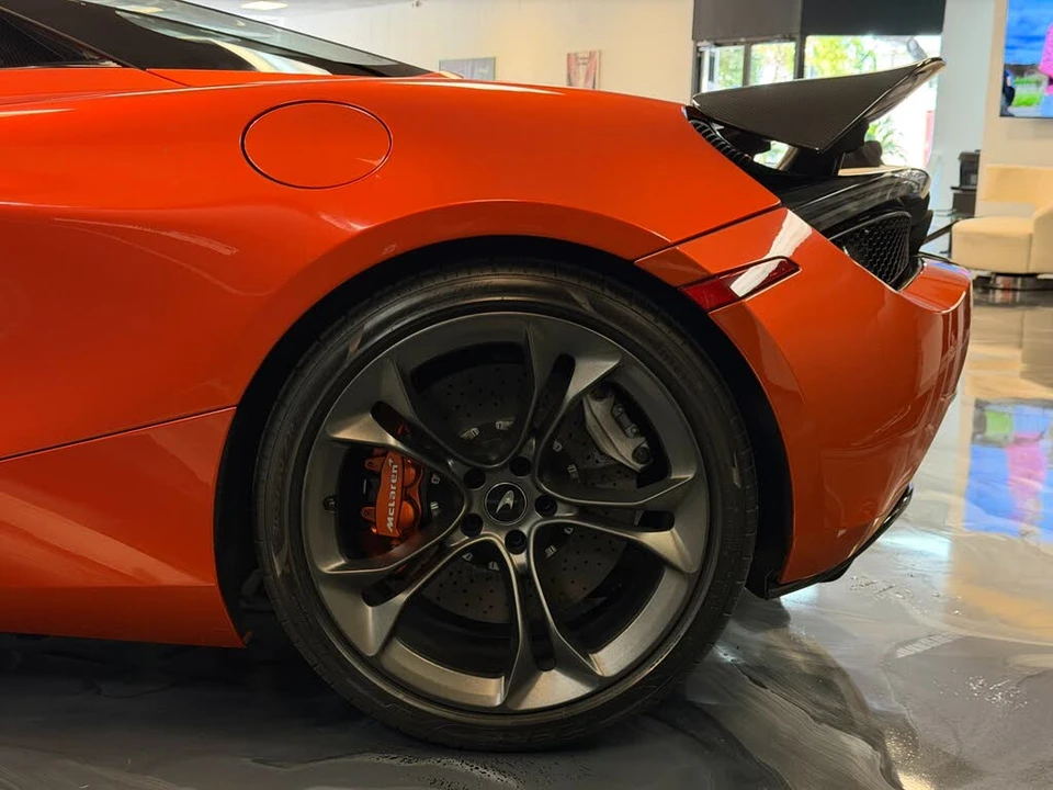 2021 McLaren 720S Spider - Image 12 of 31