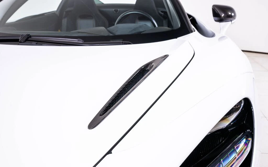 2021 McLaren 720S Spider - Image 17 of 27