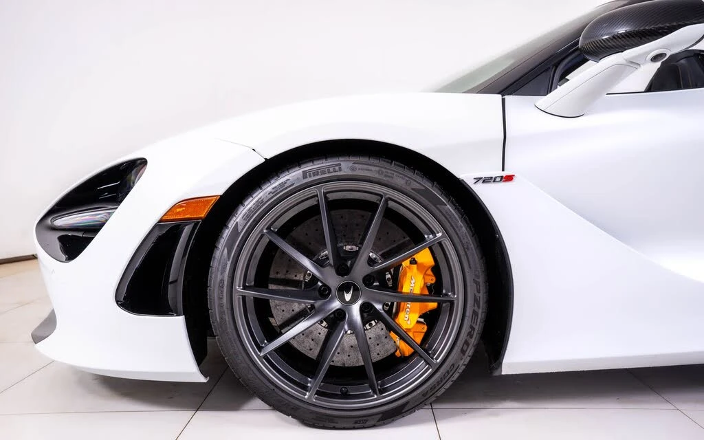 2021 McLaren 720S Spider - Image 18 of 27