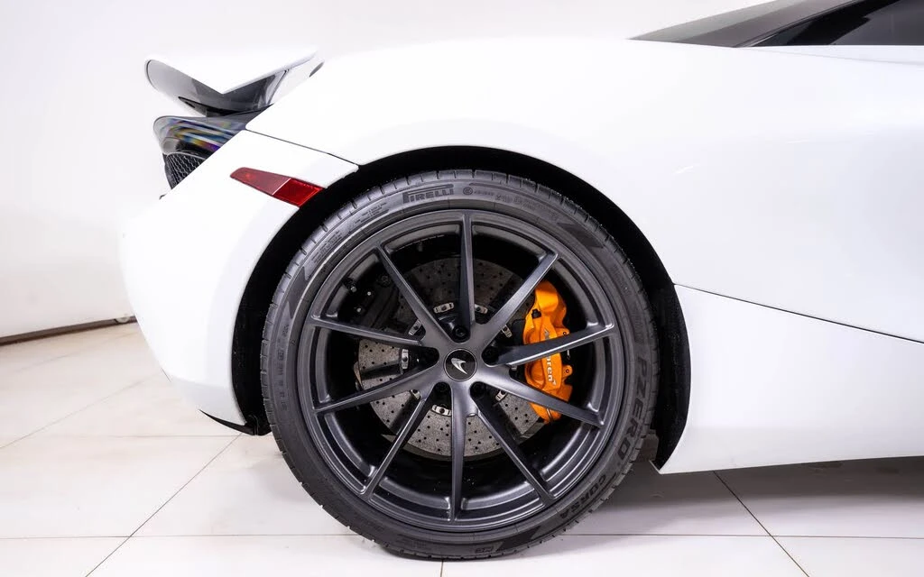 2021 McLaren 720S Spider - Image 20 of 27