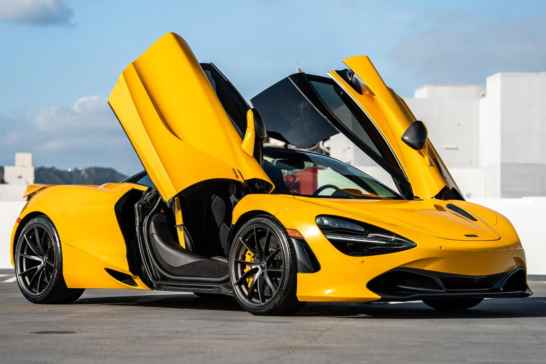 2021 McLaren 720S - Image 2 of 31