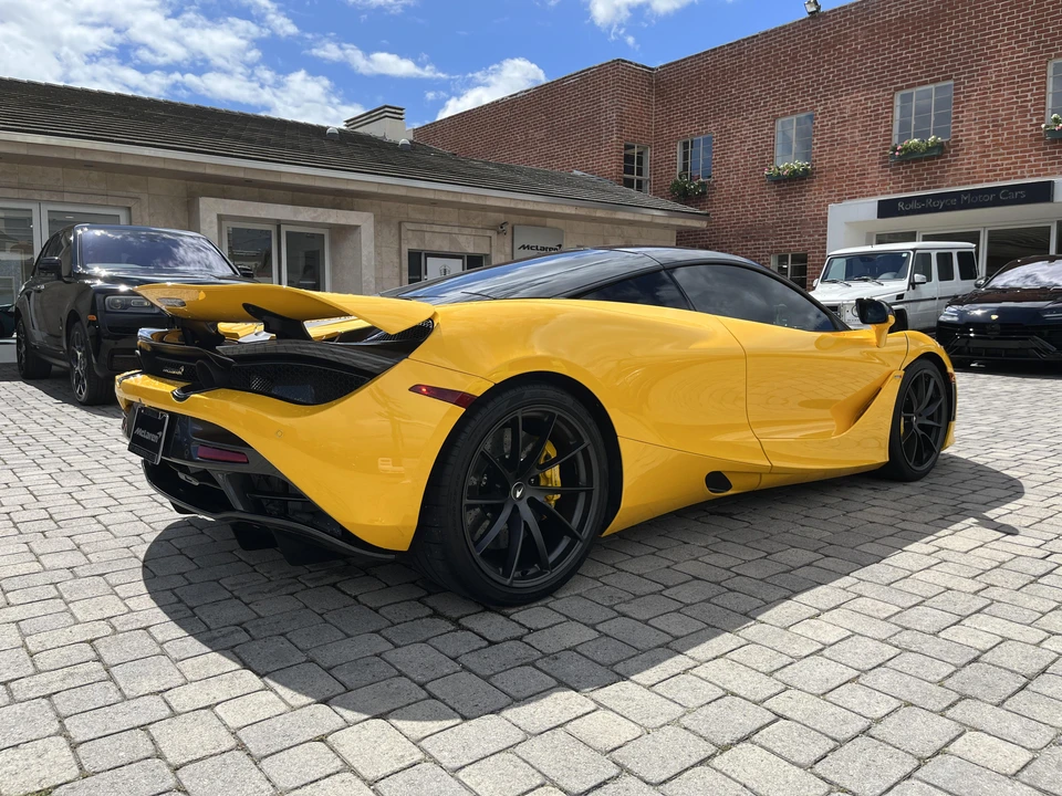 2021 McLaren 720S - Image 16 of 31