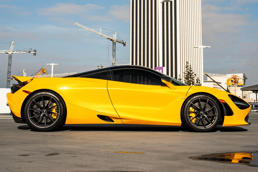 2021 McLaren 720S - Image 3 of 31