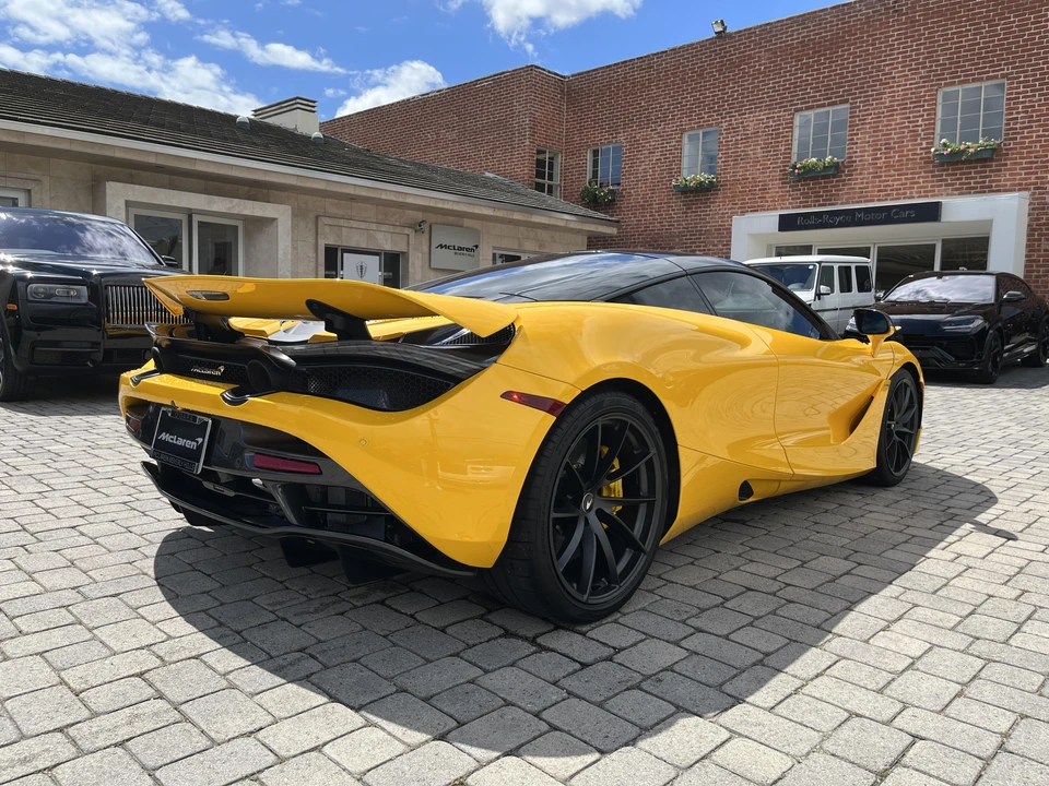 2021 McLaren 720S - Image 15 of 31