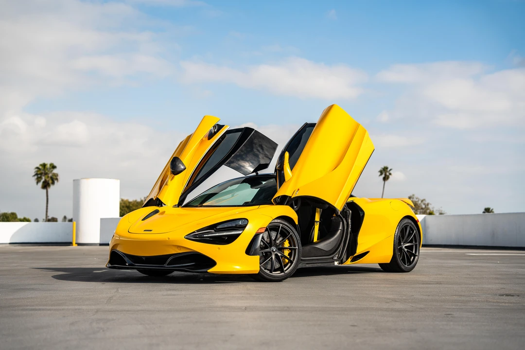 2021 McLaren 720S - Image 19 of 31