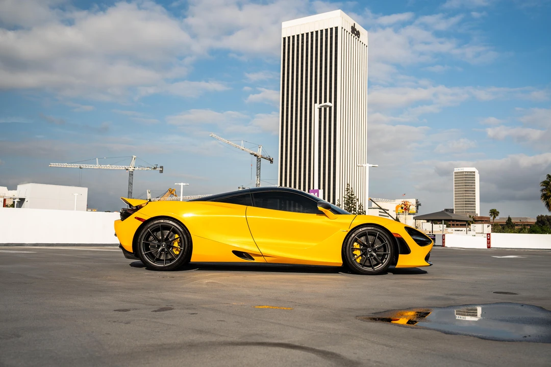 2021 McLaren 720S - Image 18 of 31