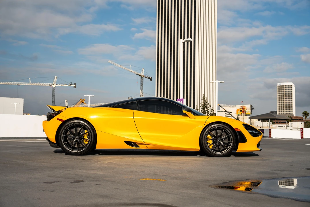 2021 McLaren 720S - Image 17 of 31