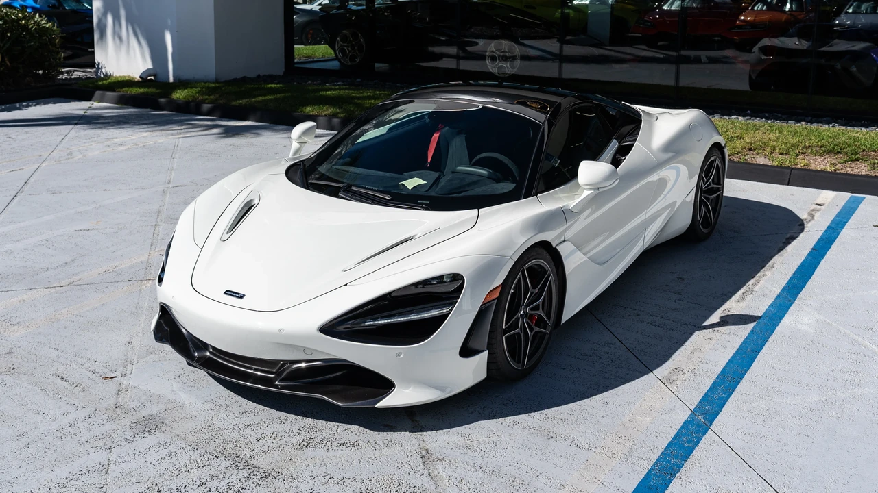 2021 McLaren 720S Spider - Image 2 of 31