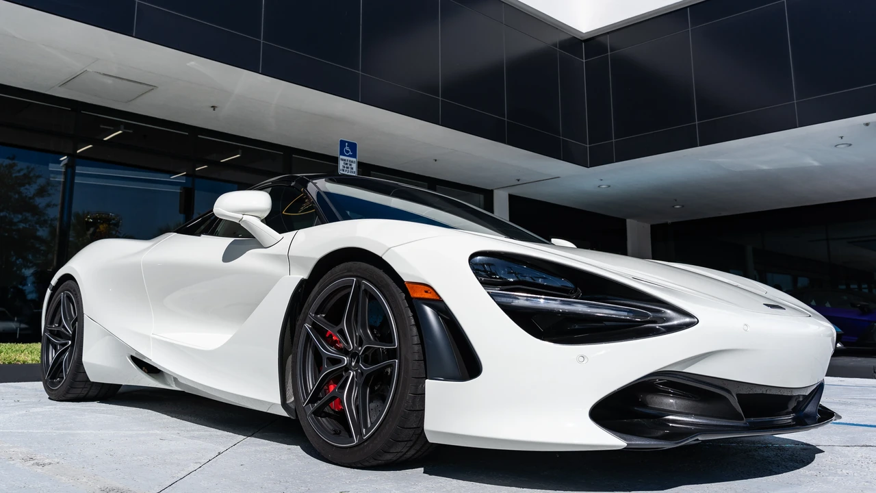 2021 McLaren 720S Spider - Image 16 of 31