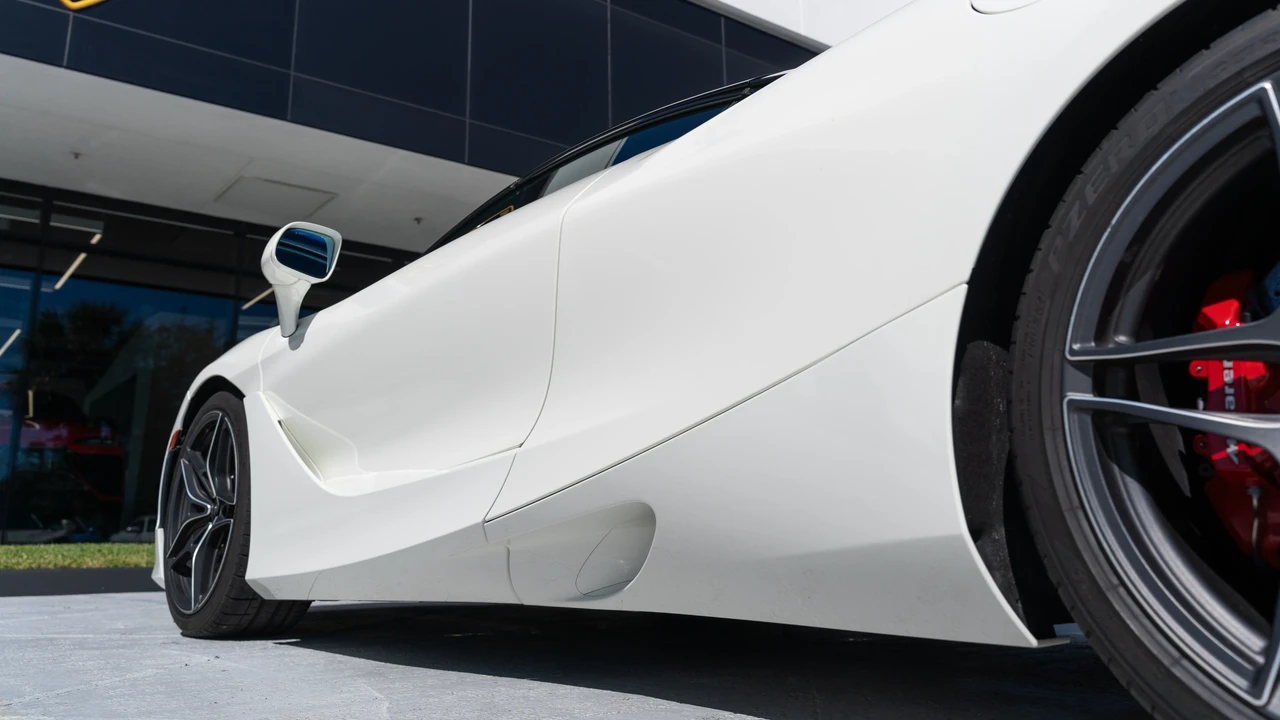 2021 McLaren 720S Spider - Image 23 of 31