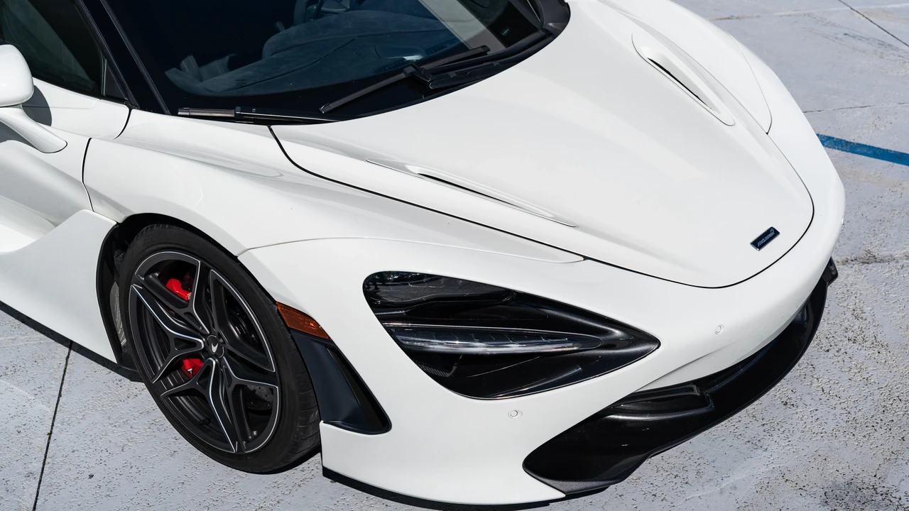2021 McLaren 720S Spider - Image 18 of 31