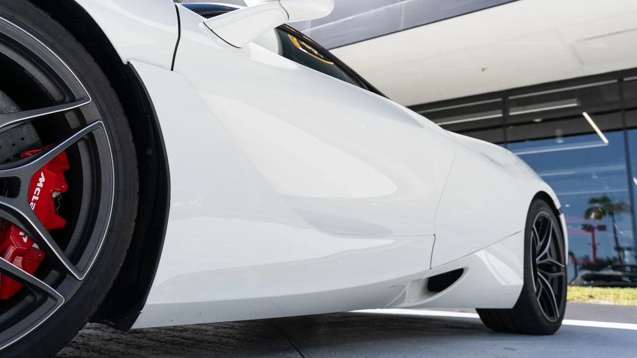 2021 McLaren 720S Spider - Image 22 of 31
