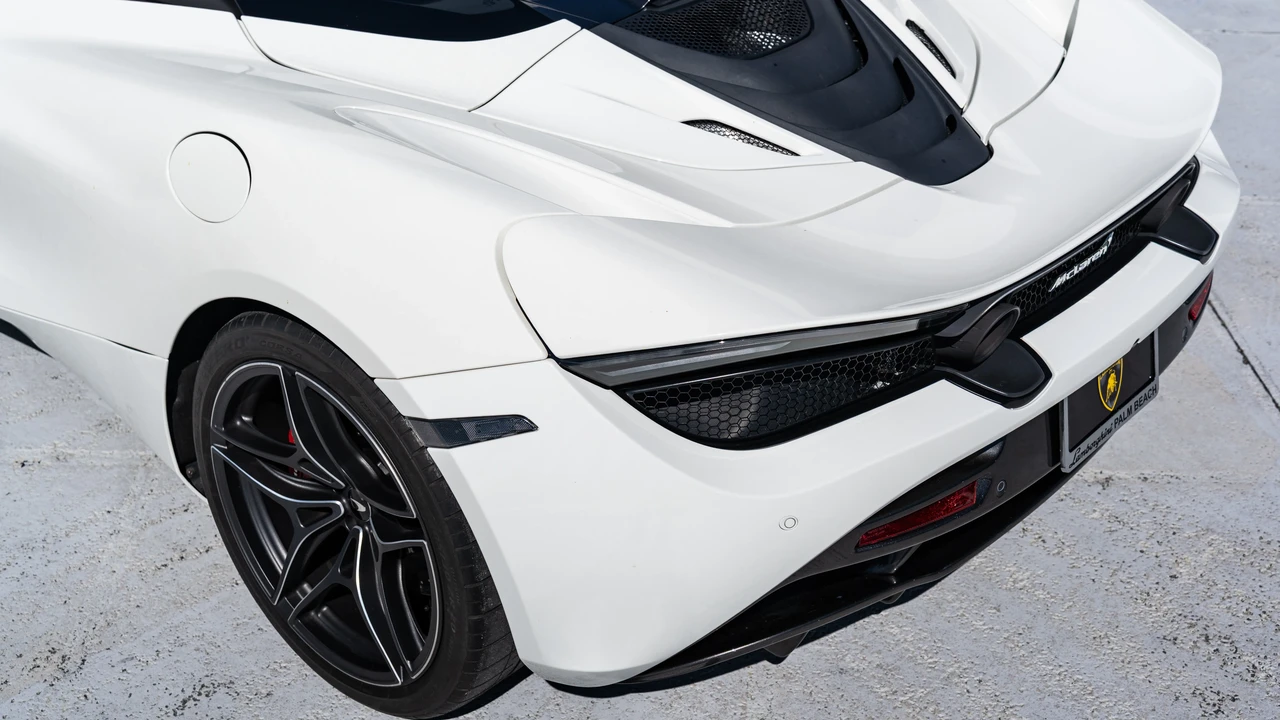 2021 McLaren 720S Spider - Image 19 of 31