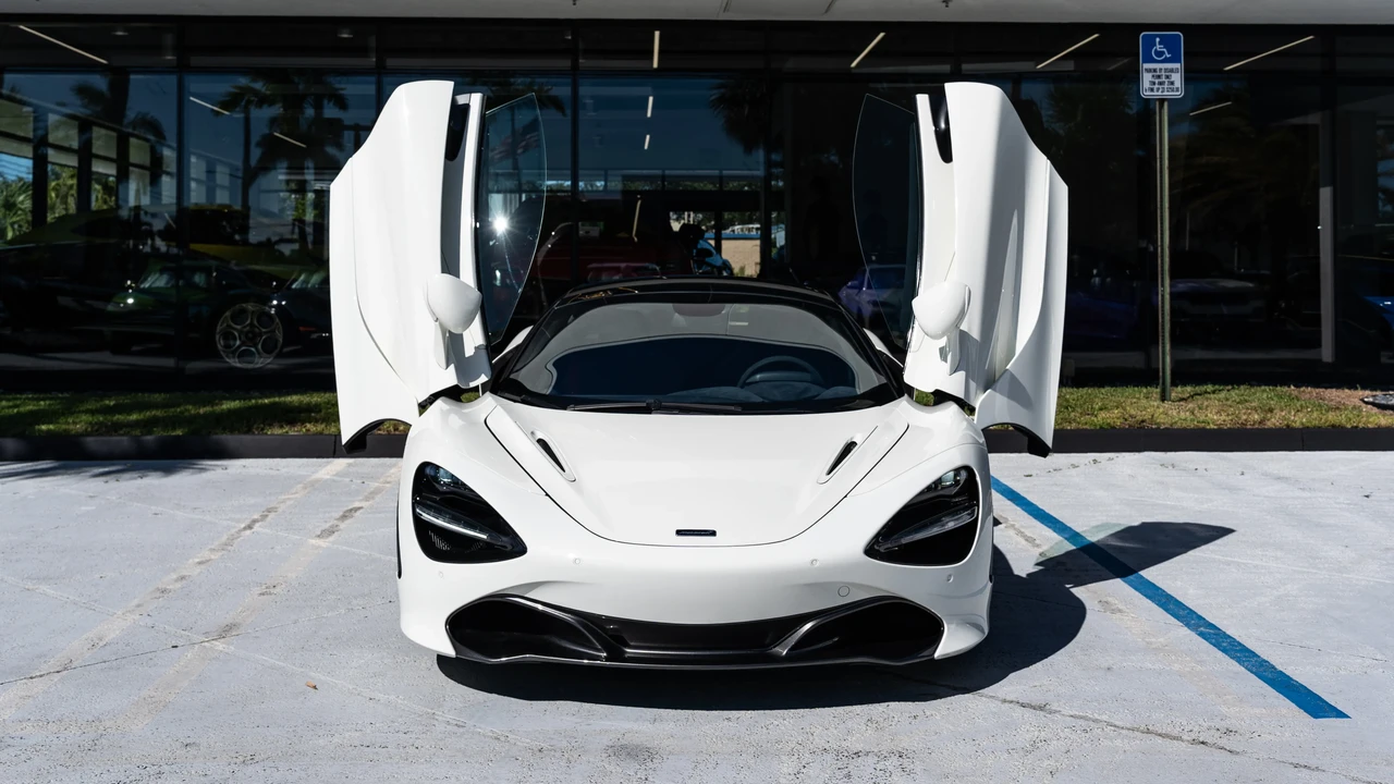2021 McLaren 720S Spider - Image 13 of 31