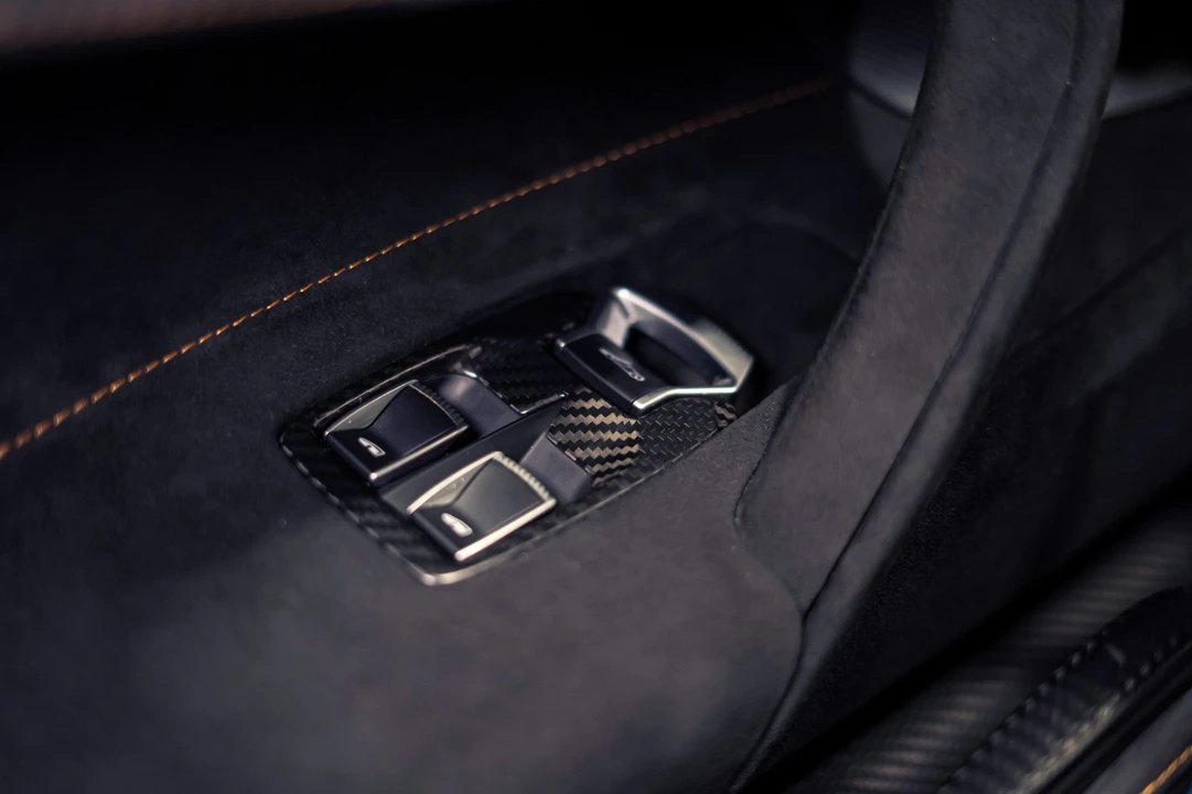 2021 McLaren 765LT - Image 12 of 31