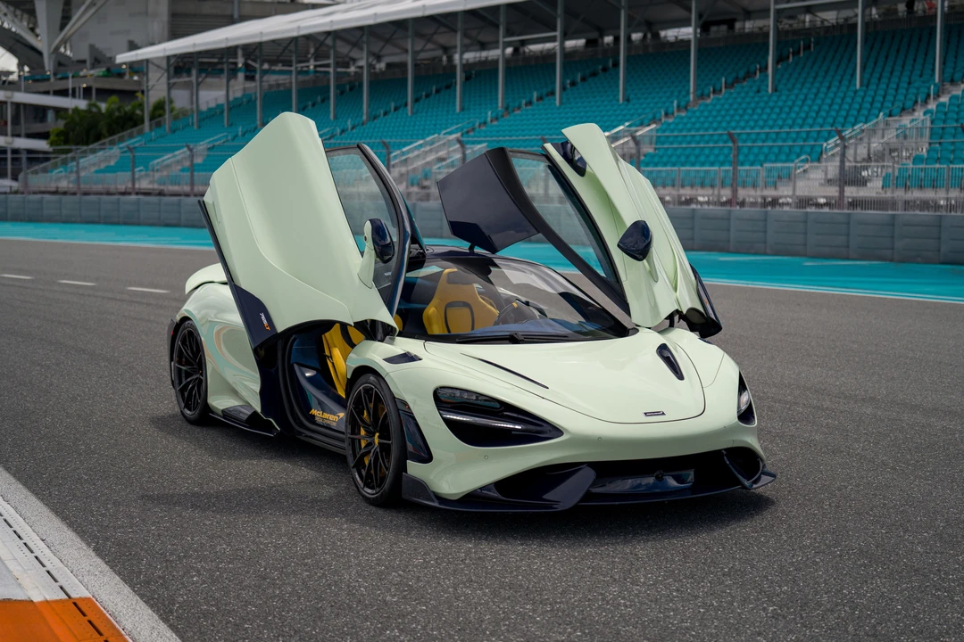 2021 McLaren 765LT - Image 2 of 31