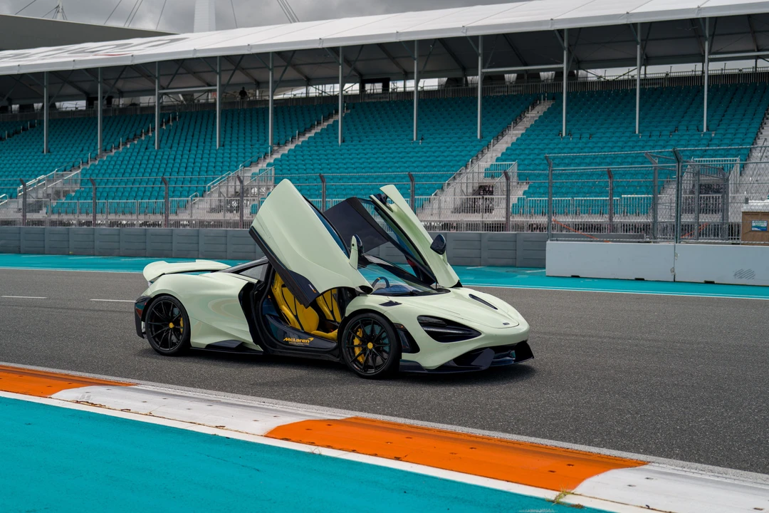 2021 McLaren 765LT - Image 10 of 31