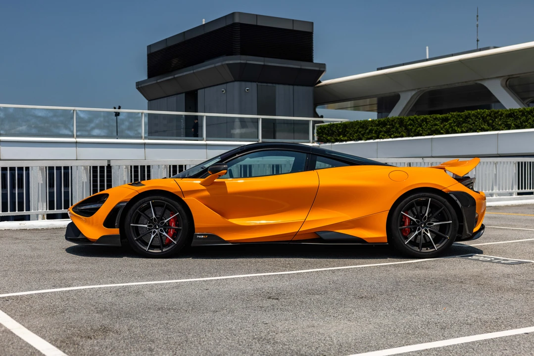2021 McLaren 765LT - Image 8 of 31