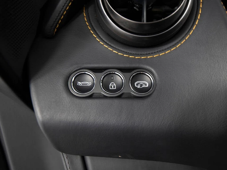 2021 McLaren 765LT - Image 25 of 31