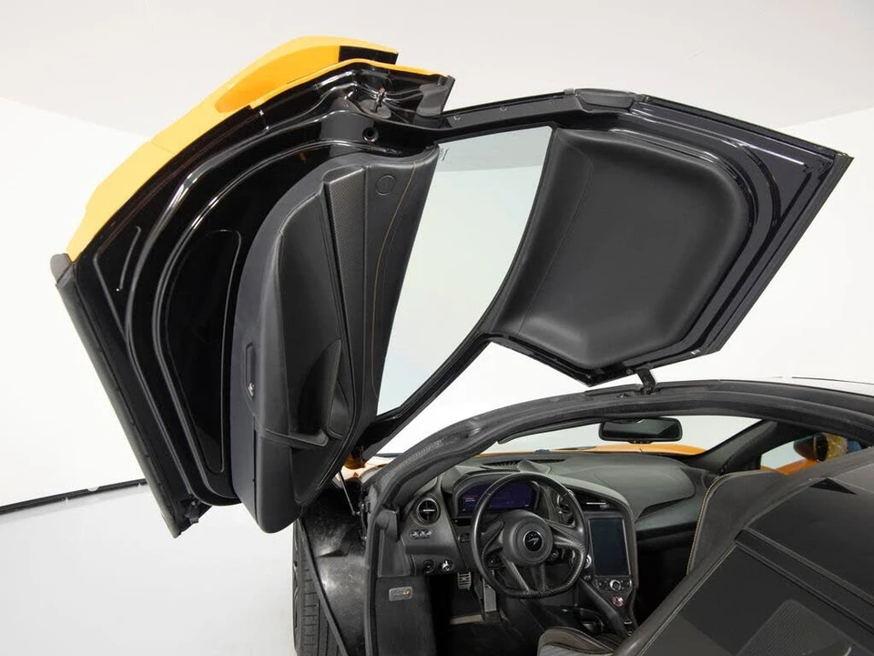 2021 McLaren 765LT - Image 9 of 31