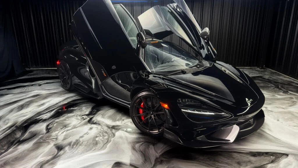 2021 McLaren 765LT - Image 2 of 31