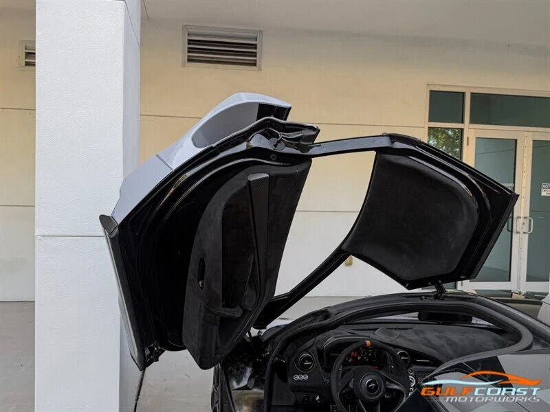 2021 McLaren 765LT - Image 27 of 31