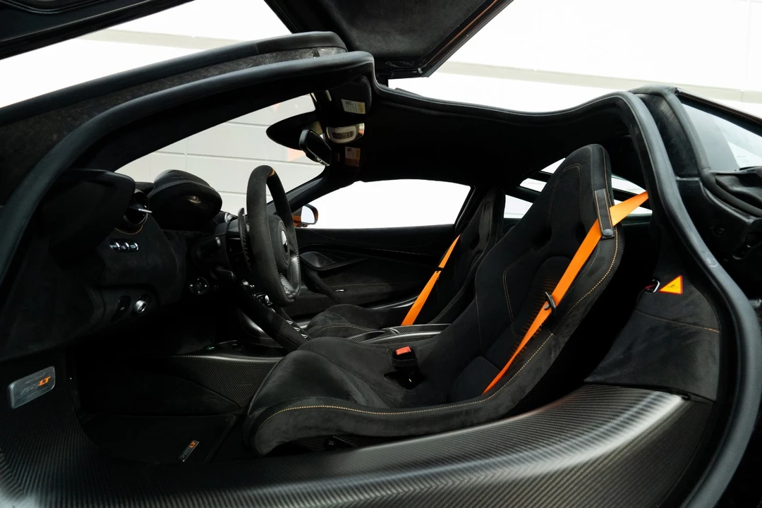 2021 McLaren 765LT - Image 8 of 12