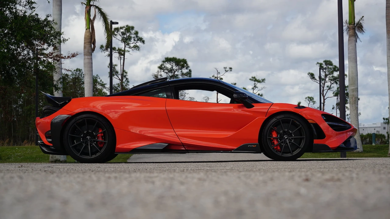 2021 McLaren 765LT - Image 2 of 31